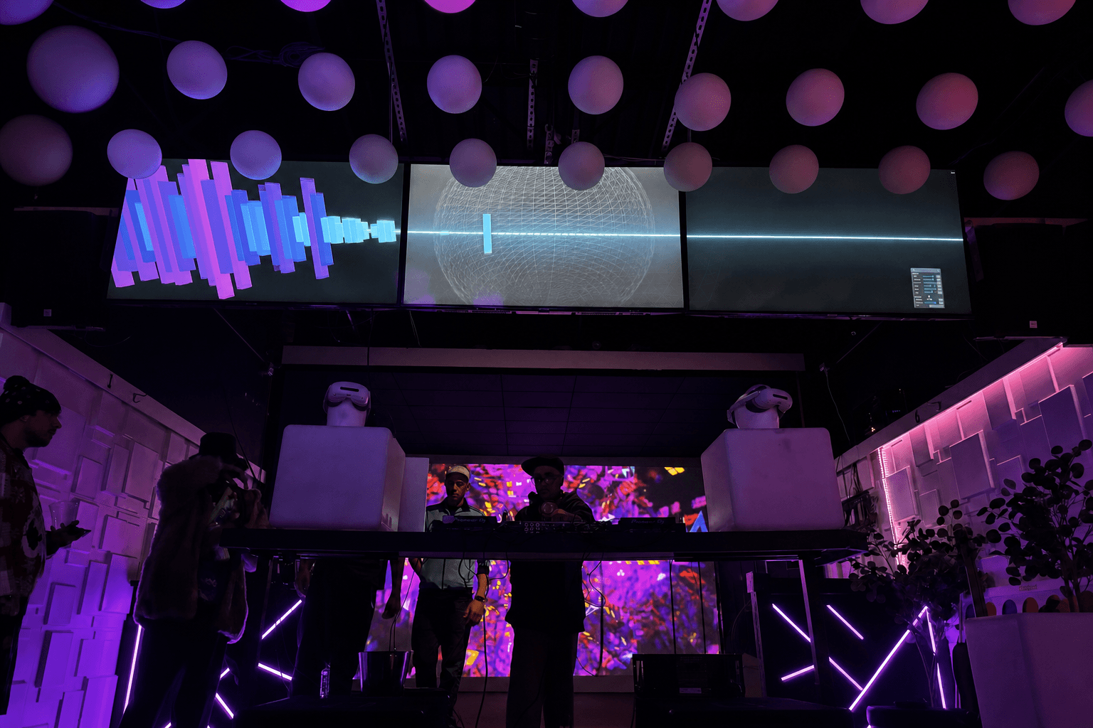 Free-Roam VR Arena & Arcade Bar